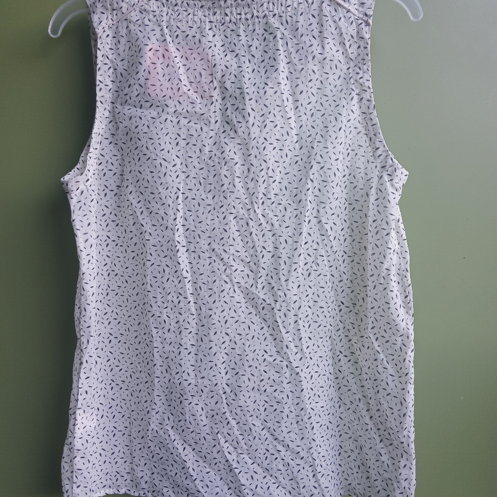 Dylan Sleeveless Tie-Front Printed Top - Picture 10 of 14